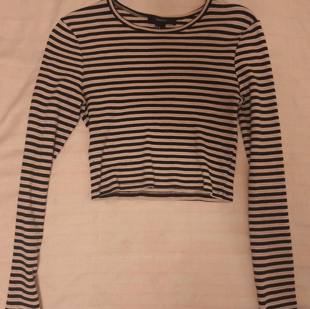 Forever 21 Cropped Long Sleeve T-Shirt